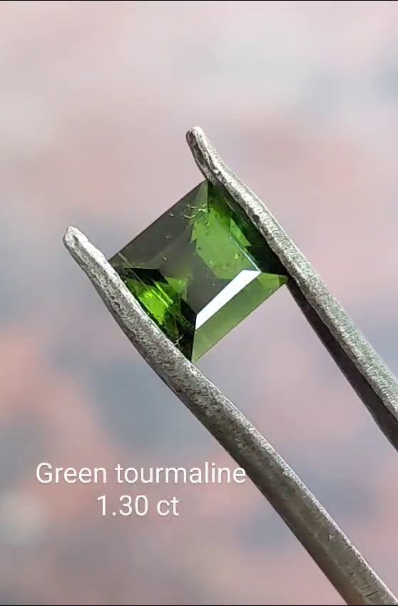 green tourmaline gemstone 1.30 ct natural gems Ceylon srilanka for ring or jewelry